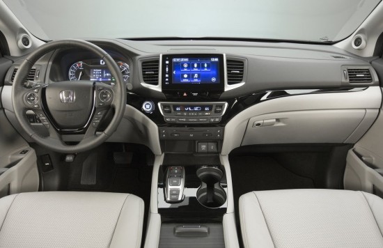 2016-Honda-Pilot-Elite-interior 2