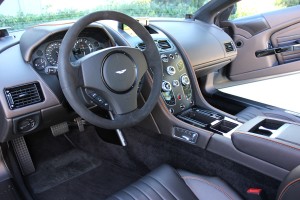 2016-aston-martin-db9-gt-interior-steering-1500x1000