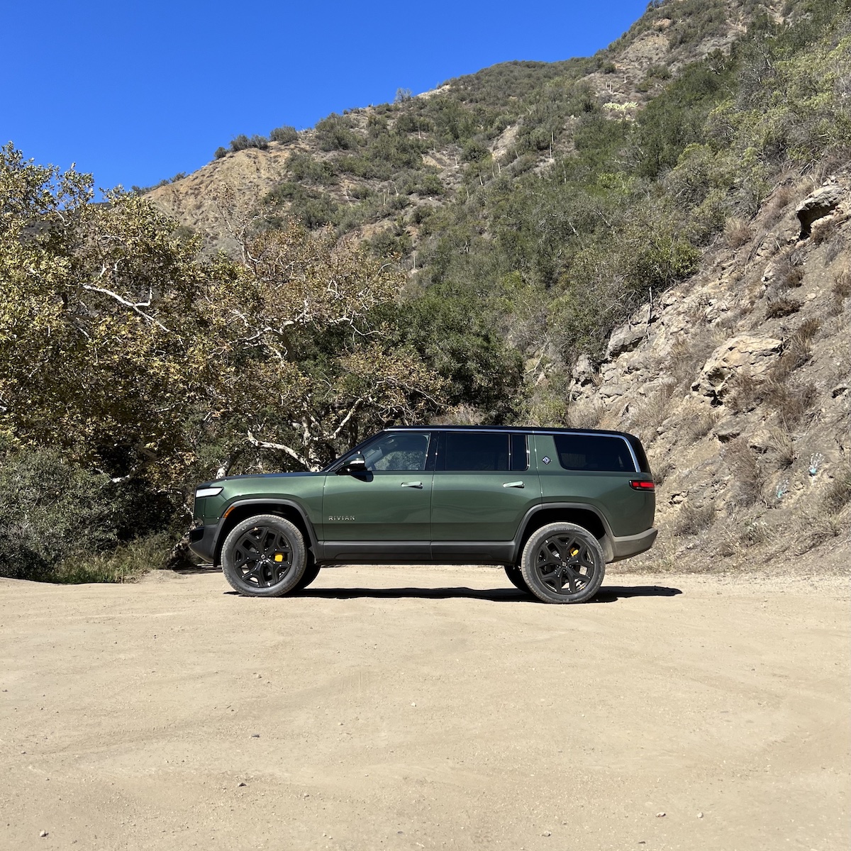 Rivian R1S Drive Review | Videos - MilesPerHr